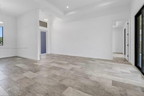 Купить виллу или дом в Лихай-Эйкерс, Флорида 4 спальни, № 1951515 - фото 8