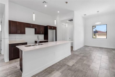 Купить виллу или дом в Лихай-Эйкерс, Флорида 4 спальни, № 1951515 - фото 5