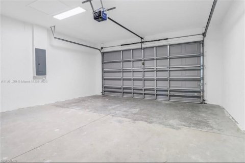 Купить виллу или дом в Лихай-Эйкерс, Флорида 4 спальни, № 1951515 - фото 24