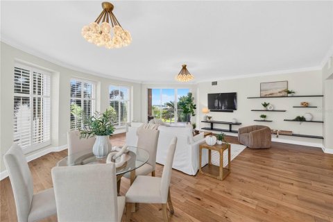 Condo in Saint Petersburg, Florida, 2 bedrooms  № 2429652 - photo 7