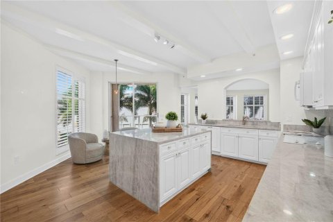 Condo in Saint Petersburg, Florida, 2 bedrooms  № 2429652 - photo 17