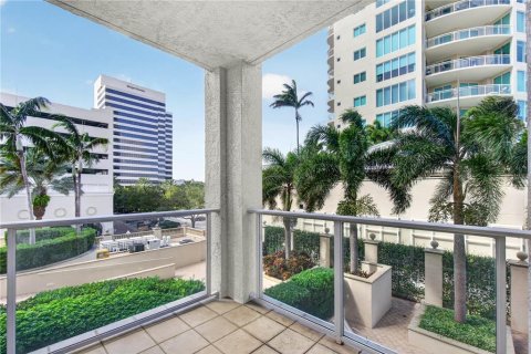 Condo in Saint Petersburg, Florida, 2 bedrooms  № 2429652 - photo 25