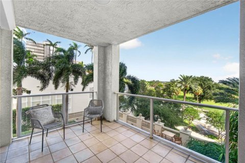 Condo in Saint Petersburg, Florida, 2 bedrooms  № 2429652 - photo 11