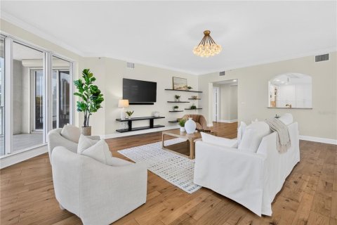 Condo in Saint Petersburg, Florida, 2 bedrooms  № 2429652 - photo 8