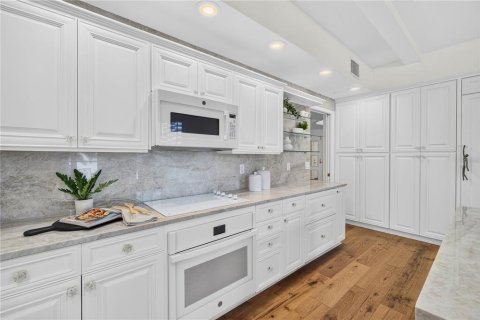 Condo in Saint Petersburg, Florida, 2 bedrooms  № 2429652 - photo 20