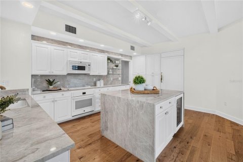 Condo in Saint Petersburg, Florida, 2 bedrooms  № 2429652 - photo 18