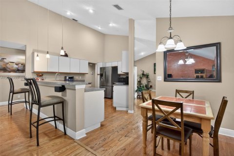 Villa ou maison à vendre à Coconut Creek, Floride: 4 chambres, 227.15 m2 № 2186099 - photo 8