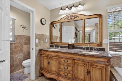 Villa ou maison à vendre à Coconut Creek, Floride: 4 chambres, 227.15 m2 № 2186099 - photo 23