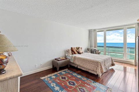 Condo in Fort Lauderdale, Florida, 2 bedrooms  № 1862738 - photo 21