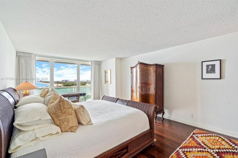 Condo in Fort Lauderdale, Florida, 2 bedrooms  № 1862738 - photo 16