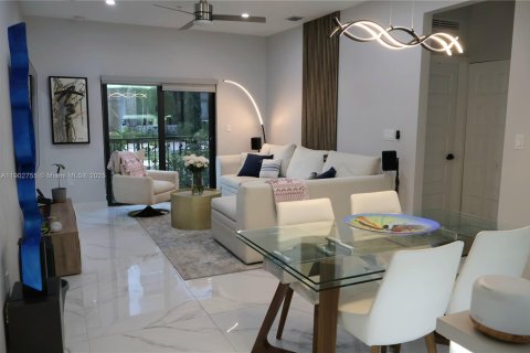 Condo in Doral, Florida, 3 bedrooms  № 2013061