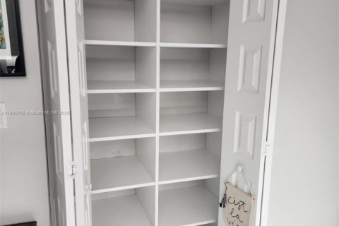 Condo in Doral, Florida, 3 bedrooms  № 2013061 - photo 19