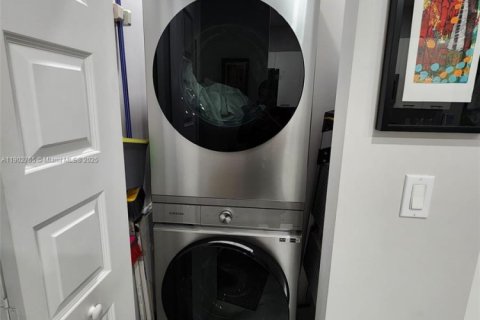 Condo in Doral, Florida, 3 bedrooms  № 2013061 - photo 18