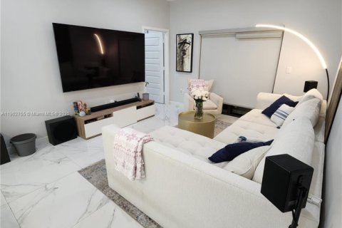 Condo in Doral, Florida, 3 bedrooms  № 2013061 - photo 10