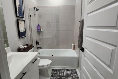 Condo in Doral, Florida, 3 bedrooms  № 2013061 - photo 14