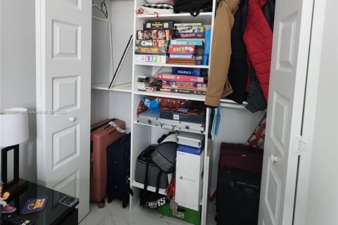 Condo in Doral, Florida, 3 bedrooms  № 2013061 - photo 17