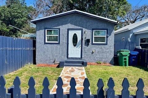 House in Miami, Florida 2 bedrooms, 79.71 sq.m. № 2015487