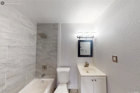 Купить виллу или дом в Майами, Флорида 2 спальни, 79.71м2, № 2015487 - фото 4