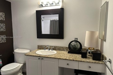 Condo in Aventura, Florida, 1 bedroom  № 1924504 - photo 12
