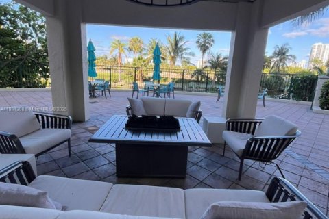 Condo in Aventura, Florida, 1 bedroom  № 1924504 - photo 15