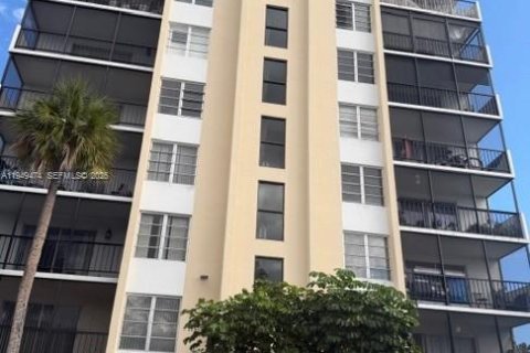 Condominio en venta en Lauderhill, Florida, 2 dormitorios, 90.3 m2 № 2006039 - foto 3