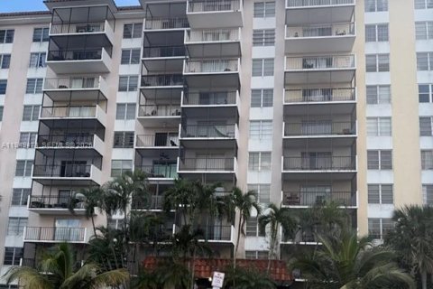 Condominio en venta en Lauderhill, Florida, 2 dormitorios, 90.3 m2 № 2006039 - foto 2