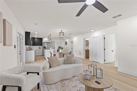 Casa en venta en Tampa, Florida, 3 dormitorios, 132.66 m2 № 2157799 - foto 12