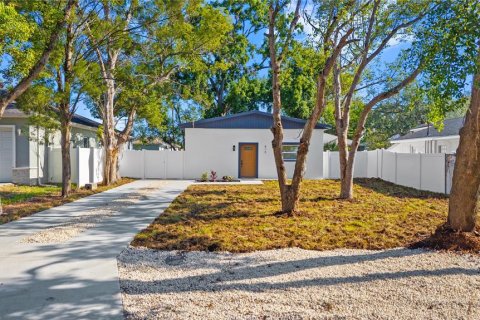 Casa en venta en Tampa, Florida, 3 dormitorios, 132.66 m2 № 2157799 - foto 2