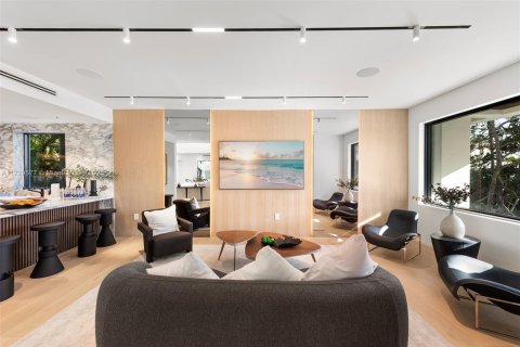 House in Golden Beach, Florida 6 bedrooms, 711.35 sq.m. № 1985516 - photo 14