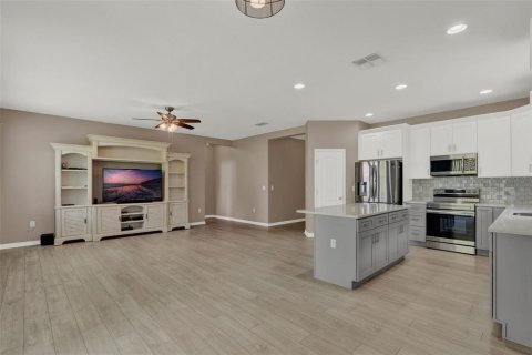House in Davenport, Florida 4 bedrooms, 174.38 sq.m. № 1879621 - photo 23