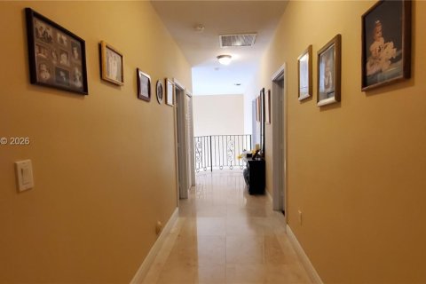 House in Miami, Florida 5 bedrooms, 350.61 sq.m. № 2246945 - photo 26