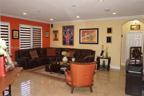 House in Miami, Florida 5 bedrooms, 350.61 sq.m. № 2246945 - photo 13