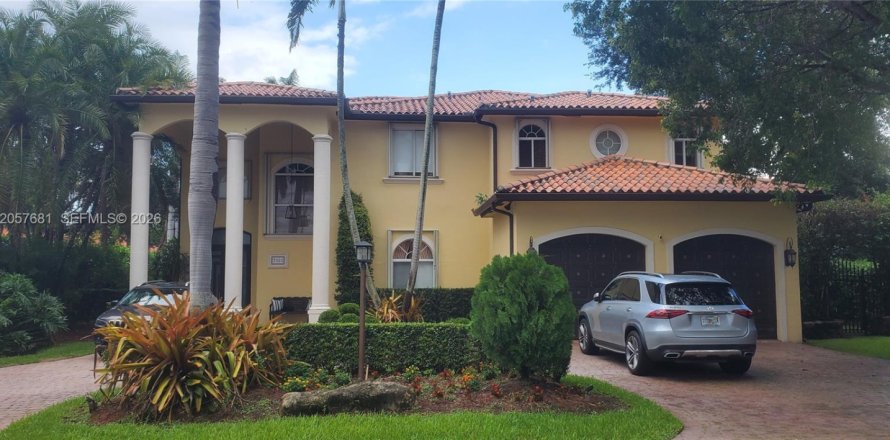 House in Miami, Florida 5 bedrooms, 350.61 sq.m. № 2246945