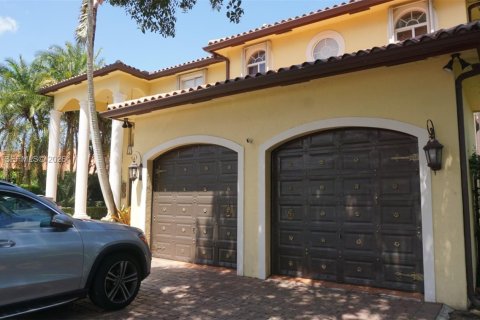 House in Miami, Florida 5 bedrooms, 350.61 sq.m. № 2246945 - photo 3