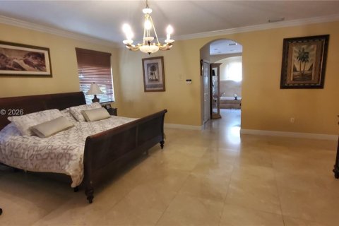 House in Miami, Florida 5 bedrooms, 350.61 sq.m. № 2246945 - photo 18
