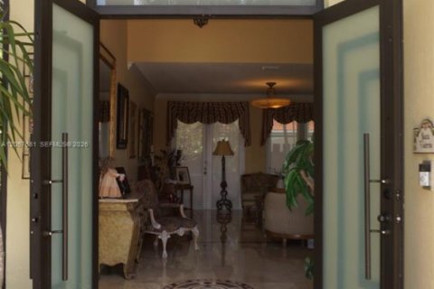 House in Miami, Florida 5 bedrooms, 350.61 sq.m. № 2246945 - photo 5