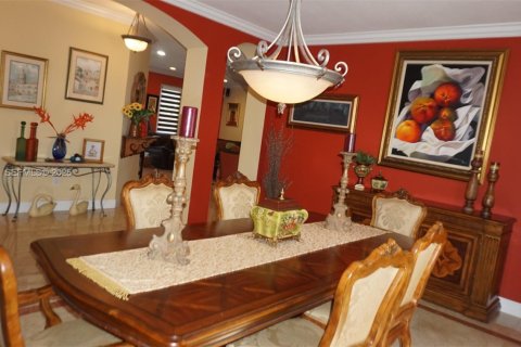 House in Miami, Florida 5 bedrooms, 350.61 sq.m. № 2246945 - photo 14