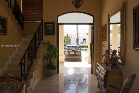 House in Miami, Florida 5 bedrooms, 350.61 sq.m. № 2246945 - photo 6