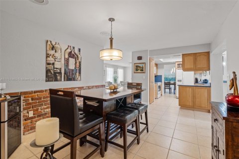 Villa ou maison à vendre à Miami, Floride: 4 chambres, 162.39 m2 № 1732083 - photo 17