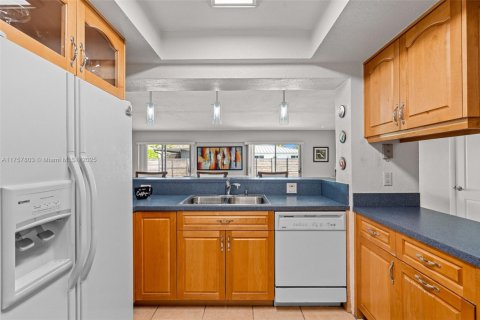 Villa ou maison à vendre à Miami, Floride: 4 chambres, 162.39 m2 № 1732083 - photo 19