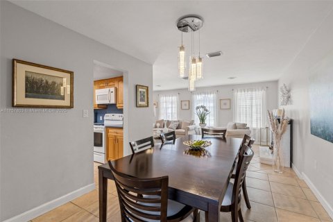 Villa ou maison à vendre à Miami, Floride: 4 chambres, 162.39 m2 № 1732083 - photo 10