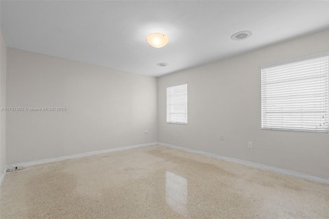 Villa ou maison à vendre à Miami, Floride: 4 chambres, 162.39 m2 № 1732083 - photo 24