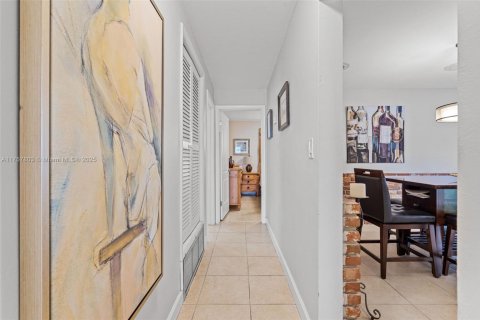 Villa ou maison à vendre à Miami, Floride: 4 chambres, 162.39 m2 № 1732083 - photo 22