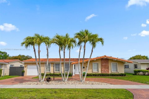 Villa ou maison à vendre à Miami, Floride: 4 chambres, 162.39 m2 № 1732083 - photo 2