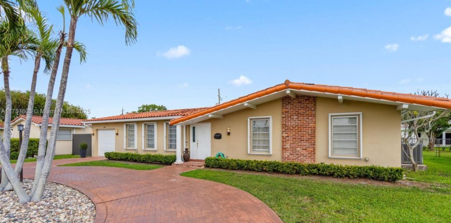 Casa en Miami, Florida 4 dormitorios, 162.39 m2 № 1732083