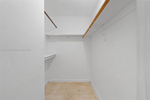 Villa ou maison à vendre à Miami, Floride: 4 chambres, 162.39 m2 № 1732083 - photo 28