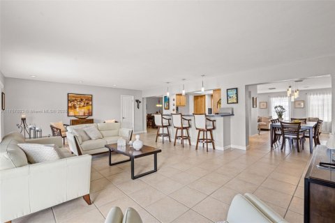 Villa ou maison à vendre à Miami, Floride: 4 chambres, 162.39 m2 № 1732083 - photo 12