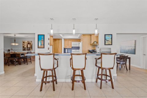 Villa ou maison à vendre à Miami, Floride: 4 chambres, 162.39 m2 № 1732083 - photo 15