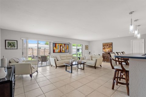 Villa ou maison à vendre à Miami, Floride: 4 chambres, 162.39 m2 № 1732083 - photo 11