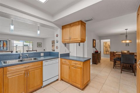 Villa ou maison à vendre à Miami, Floride: 4 chambres, 162.39 m2 № 1732083 - photo 20